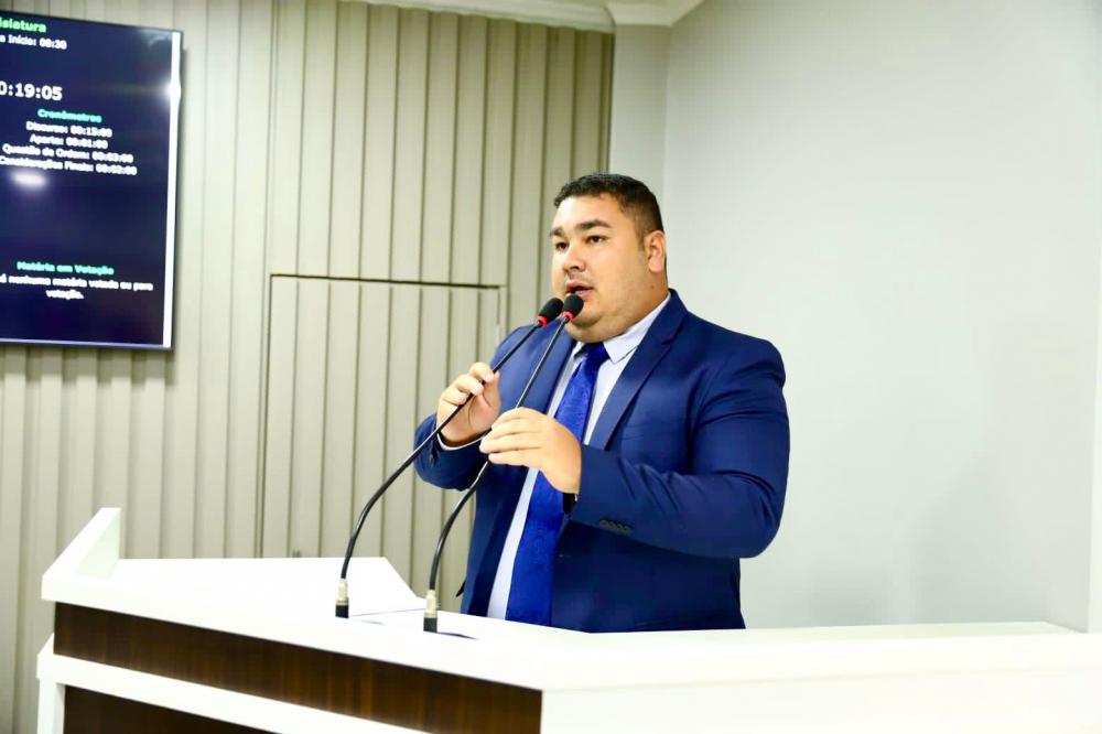 Alex Garcia destaca chegada de ajuda humanitária para famílias atingidas por tempestade em Parintins