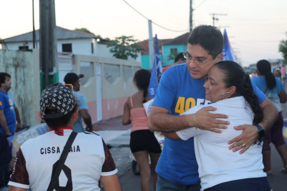 Caminhada nas ruas de Parintins fortalece candidatura de Jander Lobato