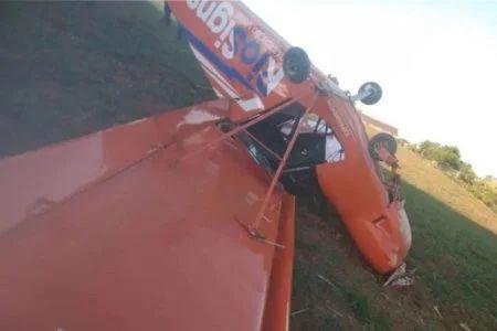 Avião monomotor cai em Santa Catarina e acidente deixa dois feridos