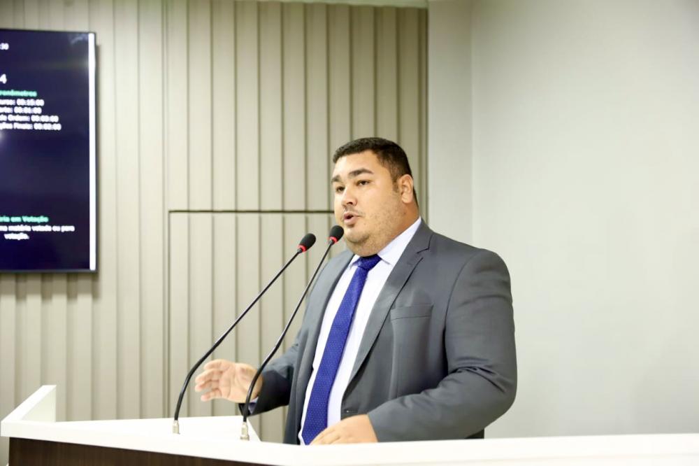 Vereador Alex Garcia solicita instalação de lâmpadas de Led Solar na comunidade Bom Socorro do Zé Açú