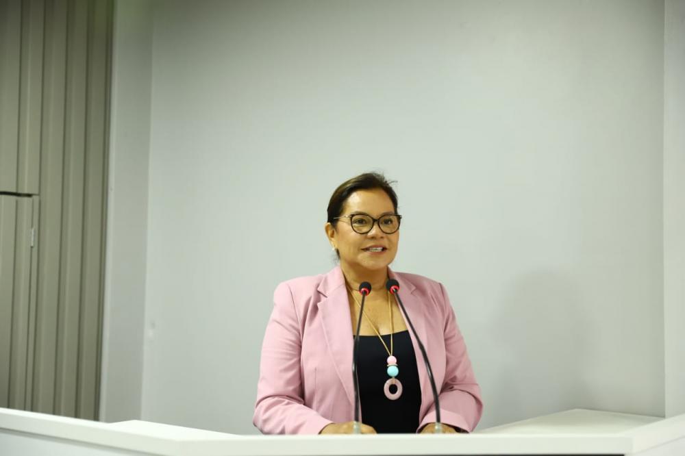 Exames para diagnóstico precoce e tratamento gratuito para o câncer de mama são defendidos por Márcia Baranda