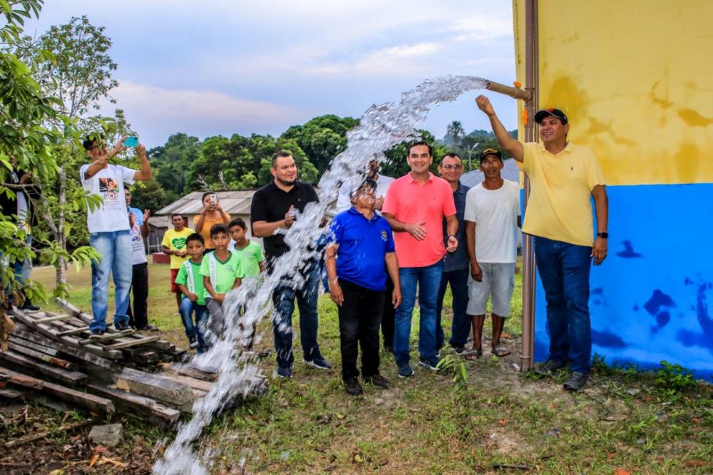 Maratona do aniversário de Parintins começa com entrega de escola e programa Água no Jirau na Colônia Soares