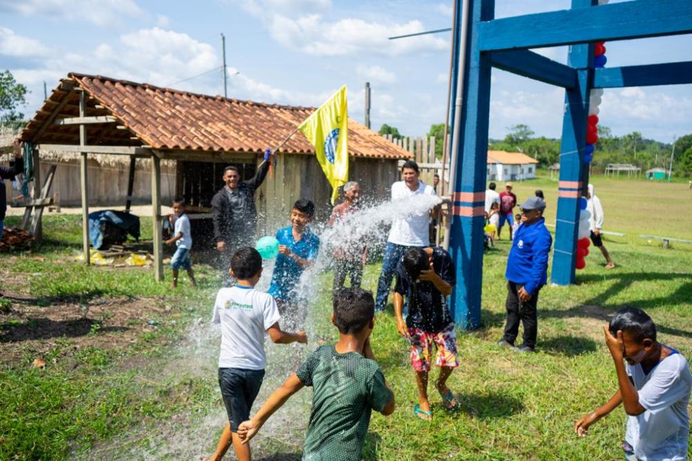 Programa Água no Jirau marca segundo dia da maratona dos 170 anos de Parintins com 365 famílias beneficiadas