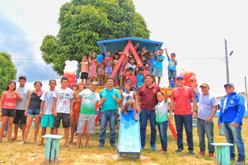 Bi Garcia entrega playground e Água no Jirau no Paraíso do Uiacurapá, além de mais melhorias sanitárias no São Tomé