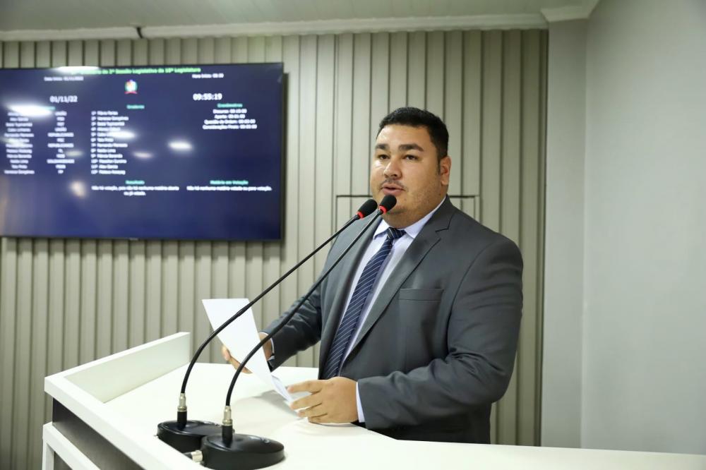 Alex Garcia denuncia Azul Linhas Aéreas no Procon-AM por preços abusivos contra os parintinenses