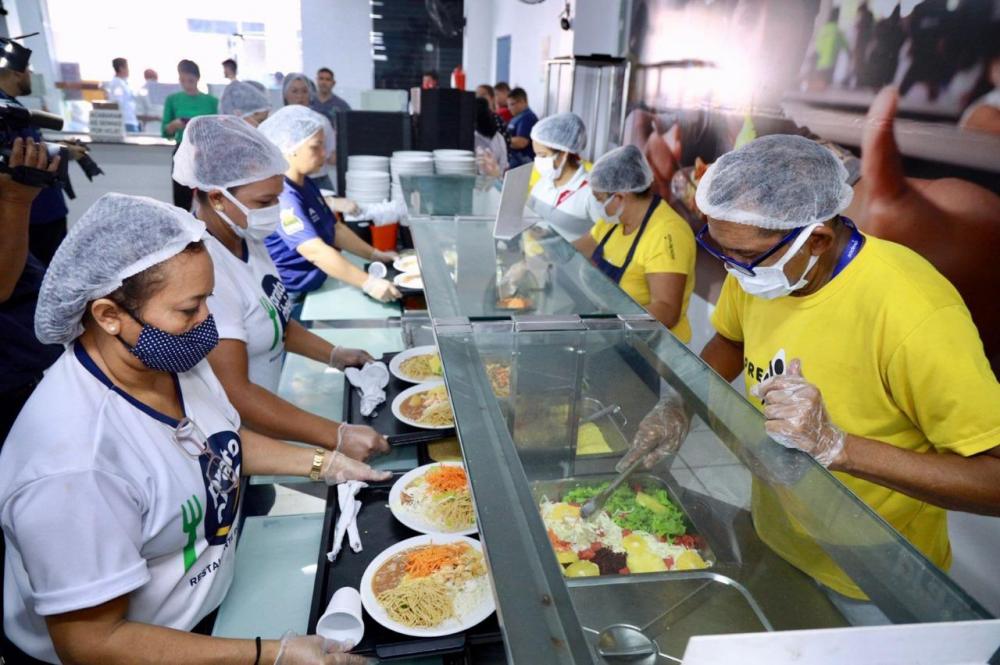 Programa Prato Cheio já serviu mais de 2 milhões de refeições ao longo deste ano no Amazonas