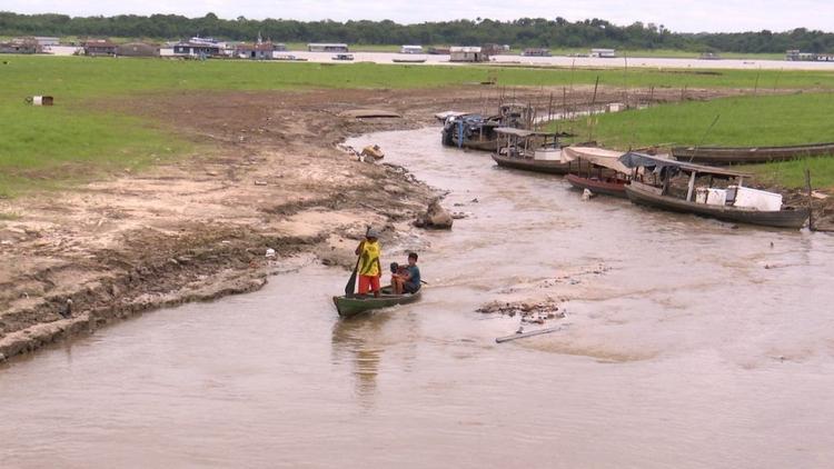Comunidades de Manacapuru ficam isoladas devido seca dos rios no Amazonas