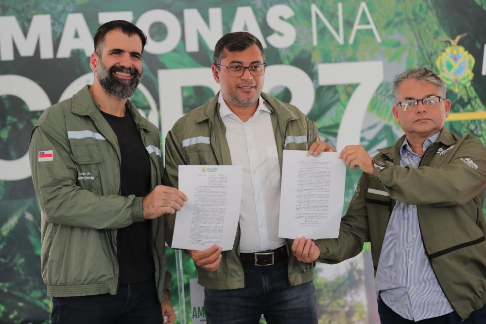 Wilson Lima assina decreto sobre cotas de crédito de carbono no estado e anuncia equipe para COP-27