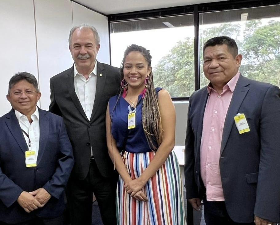 Deputado estadual Sinésio Campos participa de reunião com equipe de transição do governo Lula, em Brasília