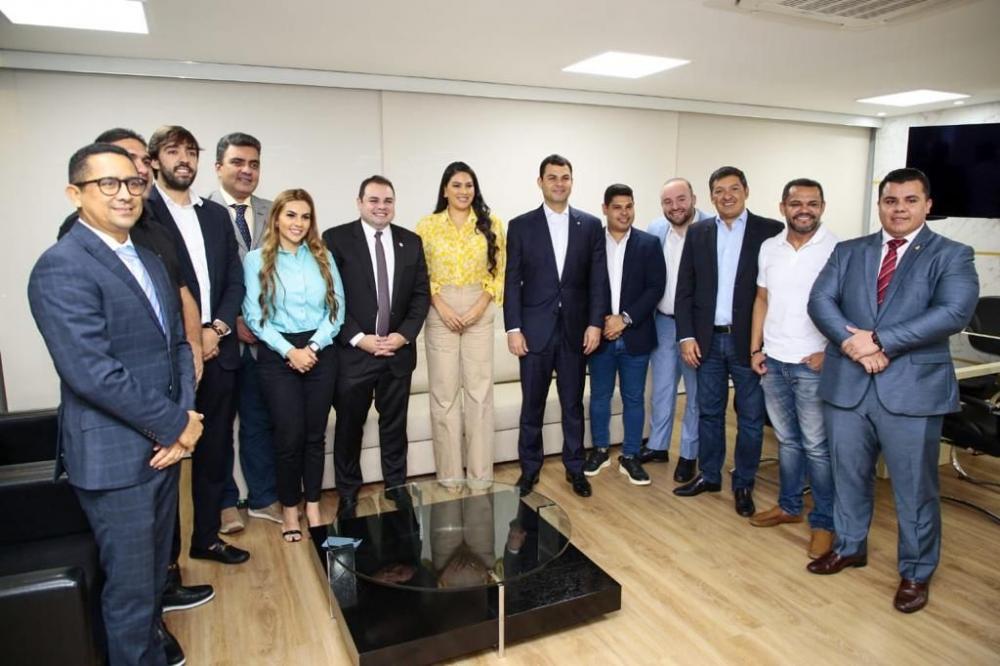 Mayra Dias conhece estrutura da Aleam e participa de reunião para 20ª Legislatura