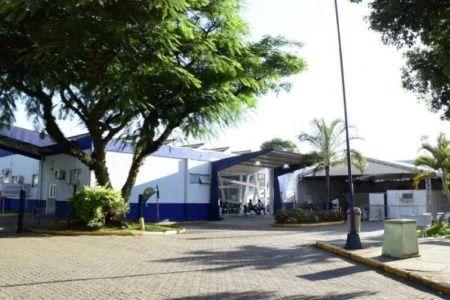 Criança morre após ser atropelada por carro empurrado pelo pai