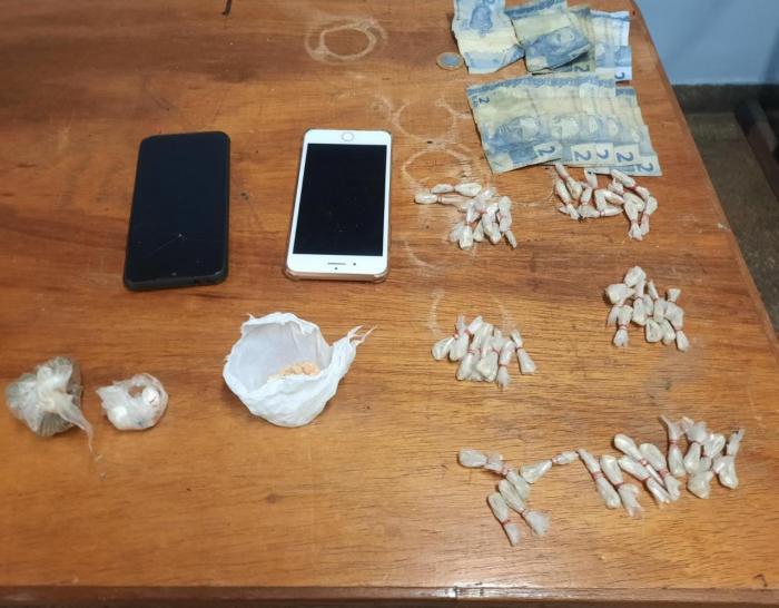 Cinco pessoas são presas pela PM por tráfico de drogas em Parintins 