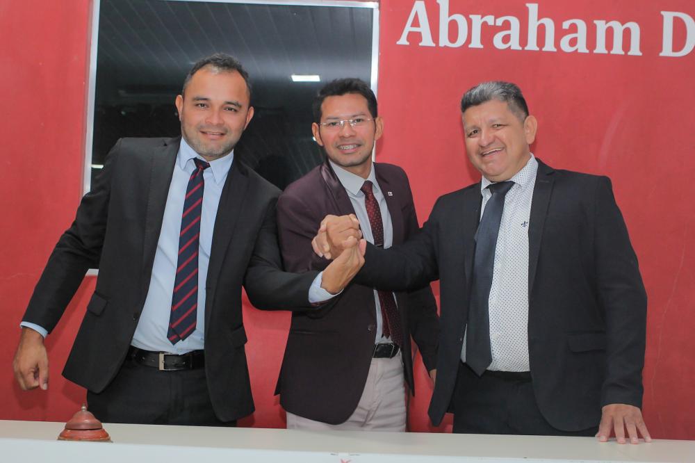 Dr. Klelson Alves é eleito o novo presidente da Câmara Municipal de Barreirinha para o biênio 2023-2024   