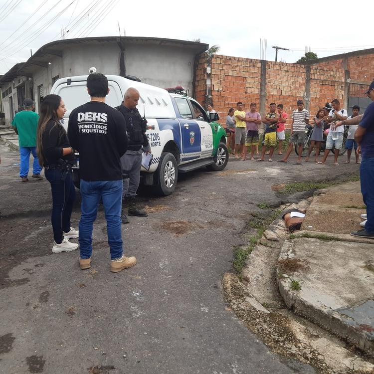 Com recado do CV, mulher é achada morta a facada e pauladas em Manaus
