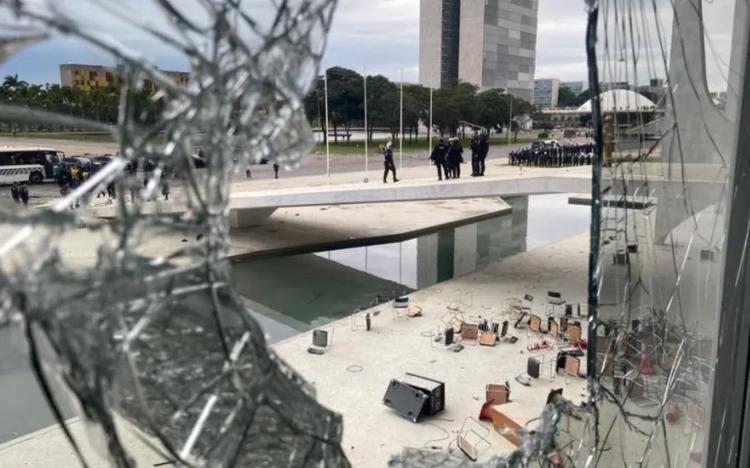 Mais de 100 empresas são suspeitas de financiar ataques de bolsonaristas em Brasília