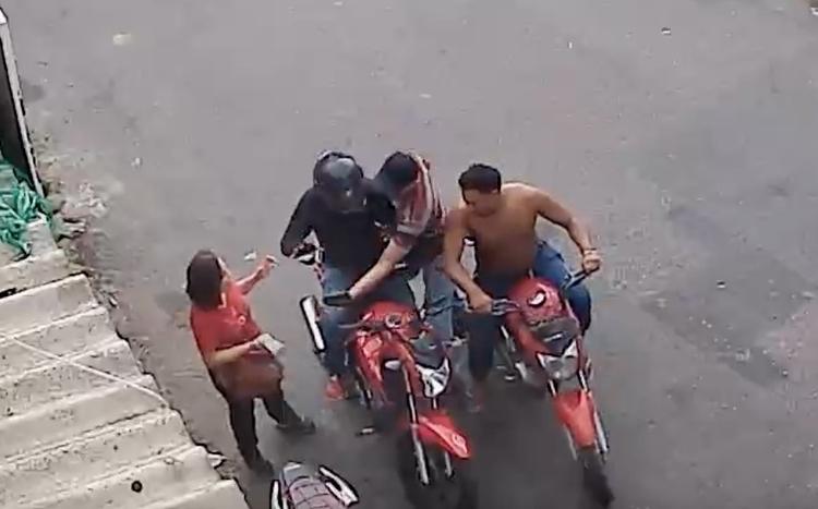 Uber Moto e passageira são assaltados ao finalizar corrida em Manaus