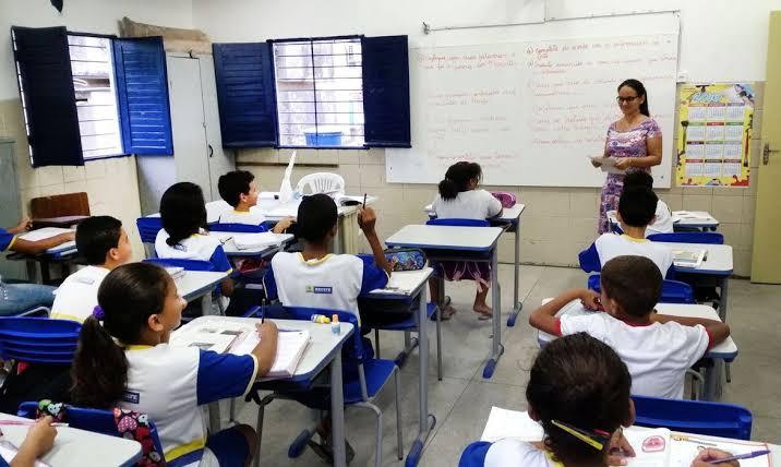 Piso nacional dos professores sobe para R$ 4.420,55, anuncia Ministro da Educação