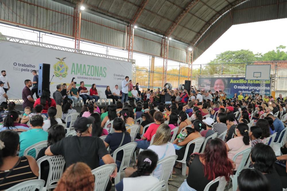 Wilson Lima dá início à nova fase de entrega de cartões do Auxílio Estadual Permanente em Manaus