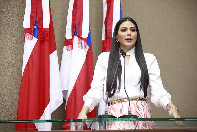 Deputada Mayra Dias evidencia protagonismo da mulher e reafirma luta pelo social