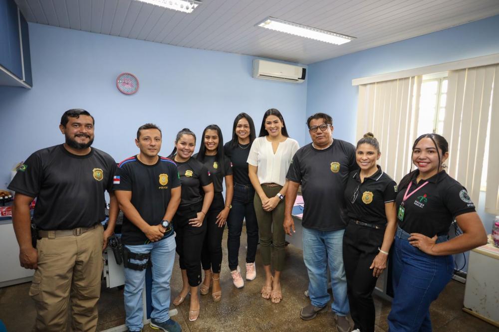 Violência contra a mulher e visita às instituições de segurança são pautas de Mayra Dias, em Parintins   