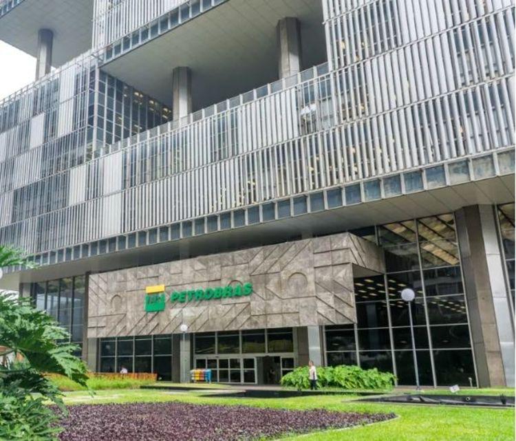 Petrobras abre inscrição para processo seletivo com mais 300 vagas e salários de R$ 5,5 mil