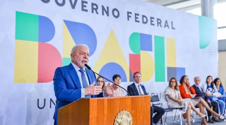 Governo Lula anuncia que bolsas de pesquisa terão reajuste de 25% a 200%   