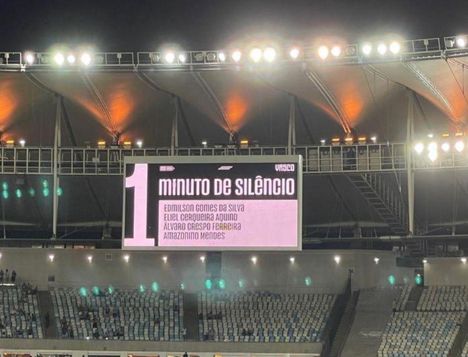 Torcedor do Botafogo, Amazonino Mendes é homenageado em jogo no Maracanã