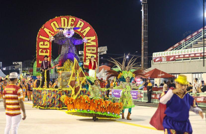 Primeira noite do Desfile Oficial das Escolas de Samba de Manaus marca a retomada do evento mais esperado do ano