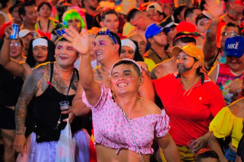 Em Parintins, irreverência e alegria marcam abertura do Carnailha 2023