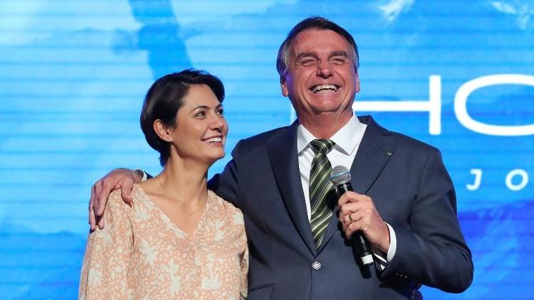 Bolsonaro tentou trazer ilegalmente colar de R$ 16 milhões para Michelle
