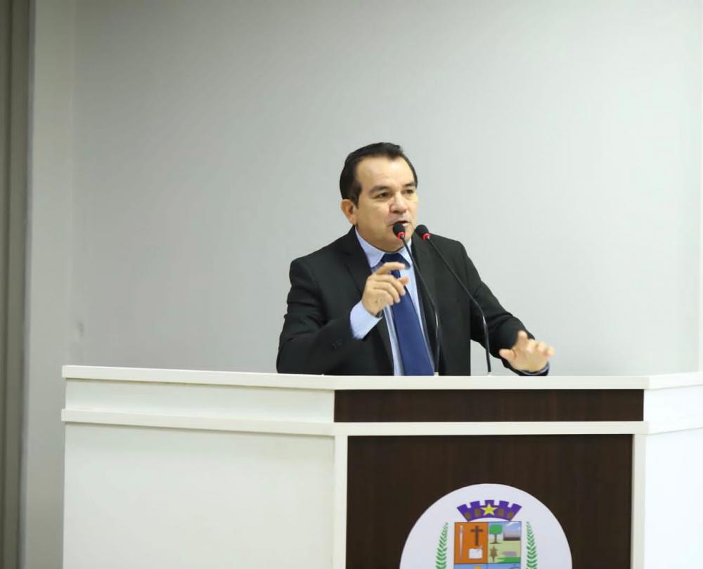 Massilon solicita informações sobre quantitativo de funcionários concursados e não concursados da Prefeitura