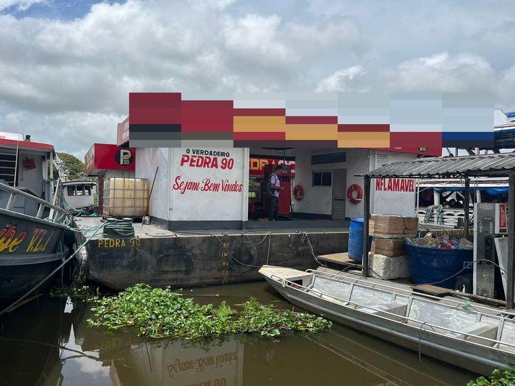 Postos de combustíveis flutuantes são fechados por irregularidades em Parintins
