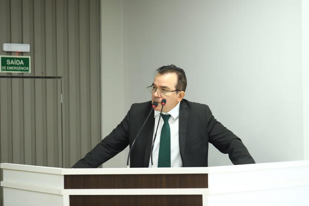 Massilon solicita implantação do Sistema Integrado de Gestão Educacional para escolas municipais   