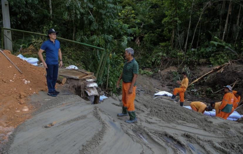 Em Manaus, prefeito David Almeida visita áreas afetadas pelas fortes chuvas deste sábado (25)