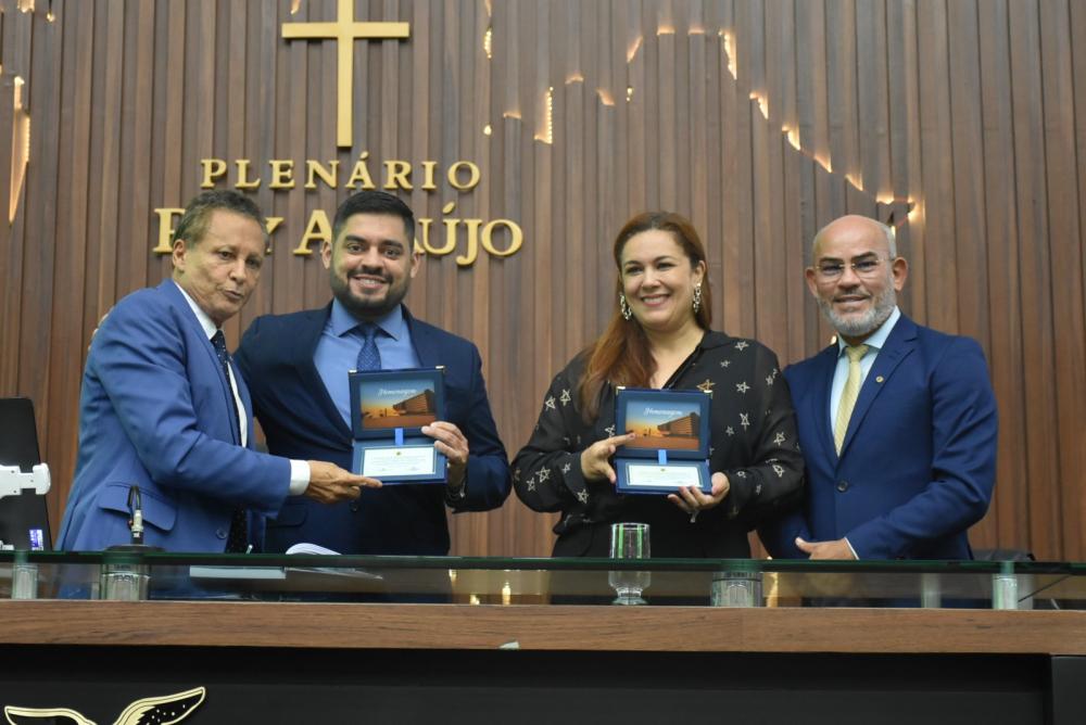 Reitor e vice-reitora da UEA são homenageados na Aleam em alusão a um ano de gestão