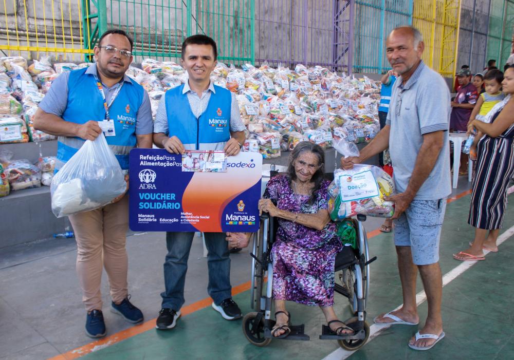 Prefeitura de Manaus e Adra realizam entrega de benefícios a famílias atingidas por fortes chuvas