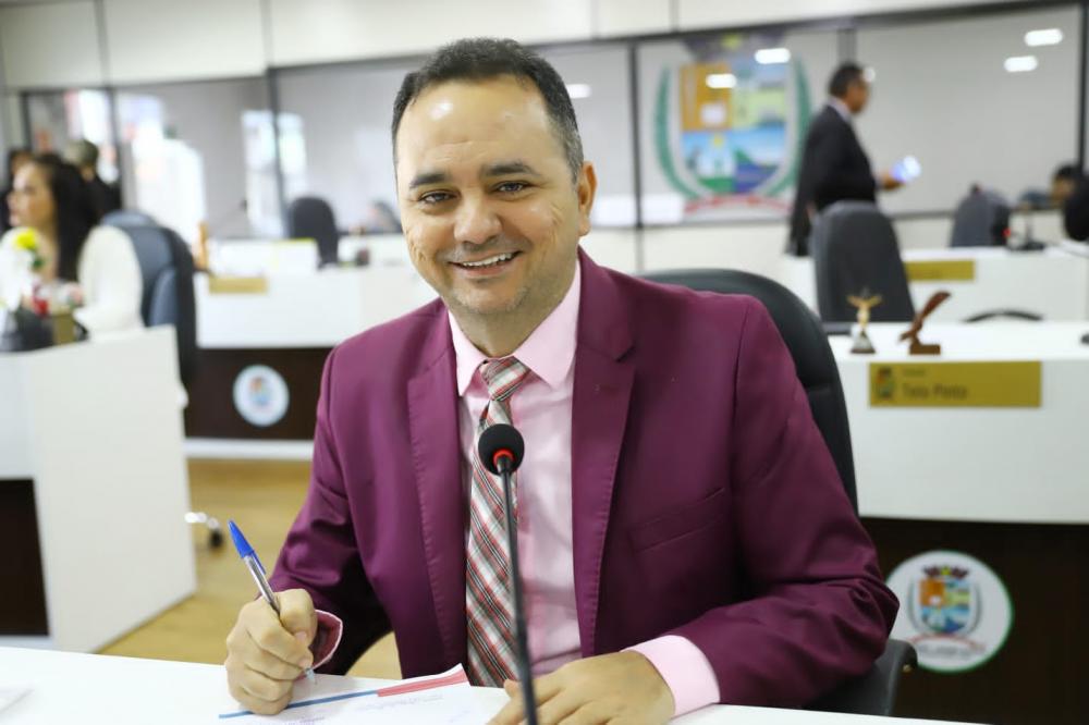 Vereador Flávio Farias solicita distribuição de peixes na Semana Santa, em Parintins