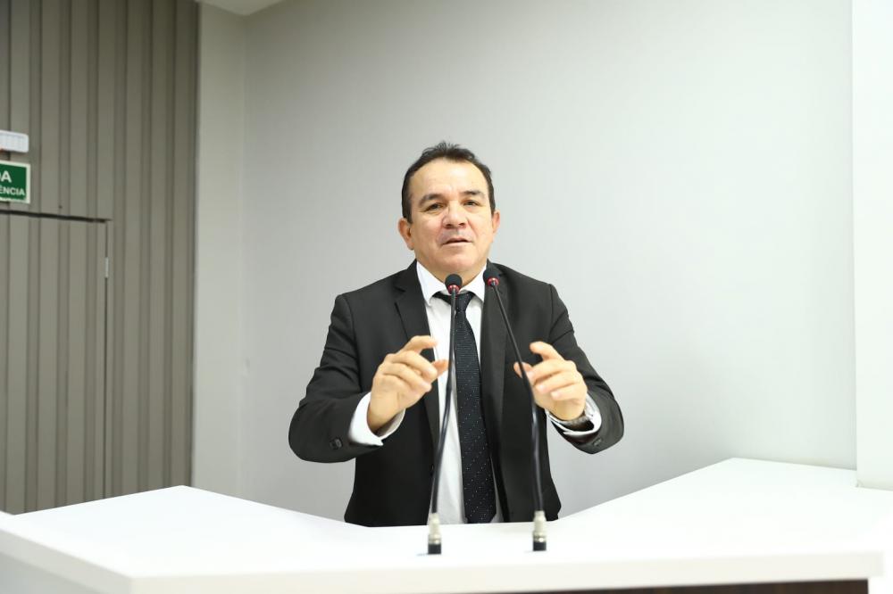 Massilon solicita testes de glicemia para as escolas municipais de Parintins