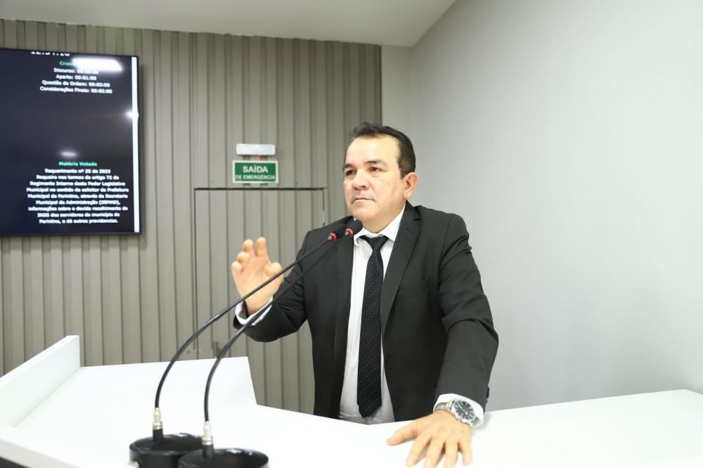 Massilon volta a cobrar obra no campo dos carroceiros, e lamenta cercamento há mais de 1 ano