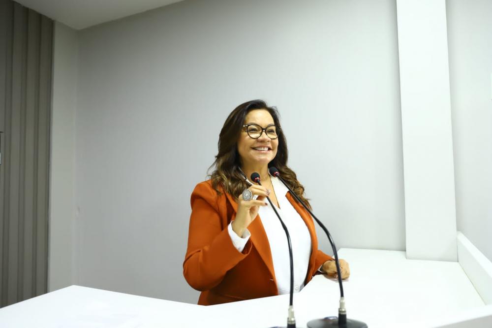Vereadora Márcia Baranda solicita ronda escolar nos educandários de Parintins