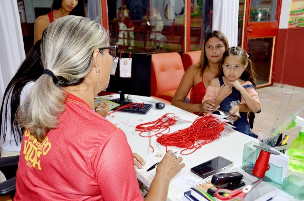 Boi Garantido assegura acesso de crianças e adolescentes nos ensaios em Parintins