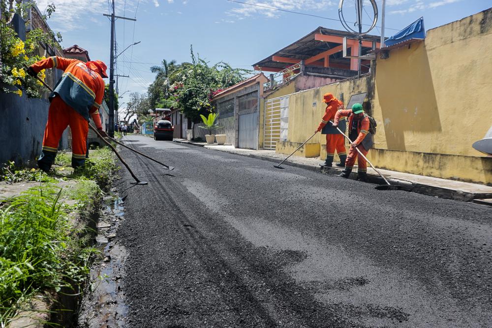 ‘Asfalta Manaus’ da prefeitura amplia serviços de recapeamento asfáltico no Japiim e contempla mais três ruas no bairro