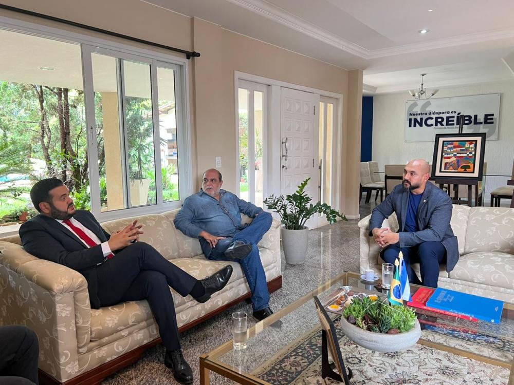 Prefeitura de Manaus e embaixada de El Salvador firmam ampliação na relação entre as cidades-irmãs