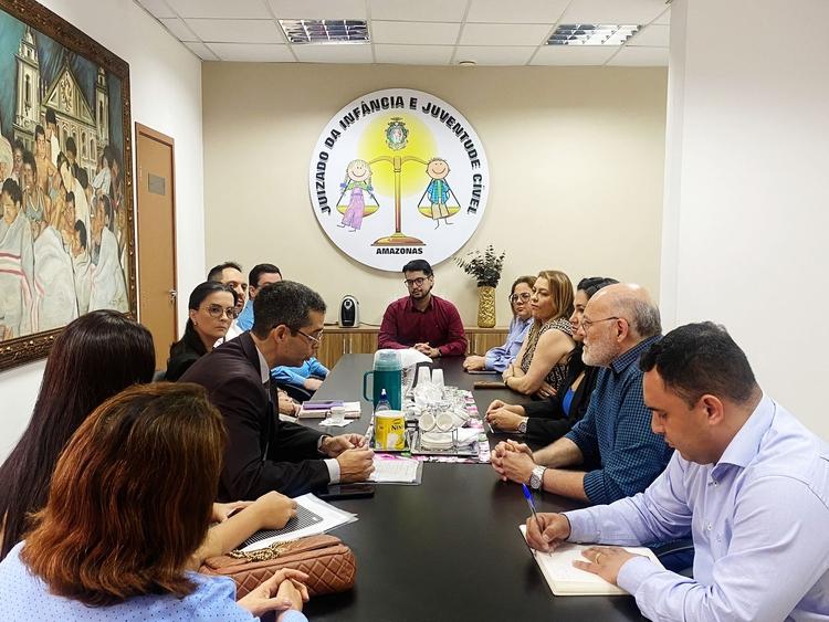 Justiça autoriza uso de detectores de metais em escolas de Manaus