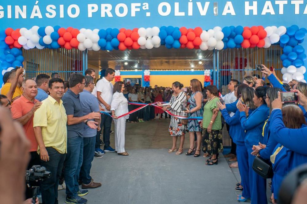 Bi Garcia celebra 15 anos da escola Charles Garcia com entrega de ginásio poliesportivo e cultural