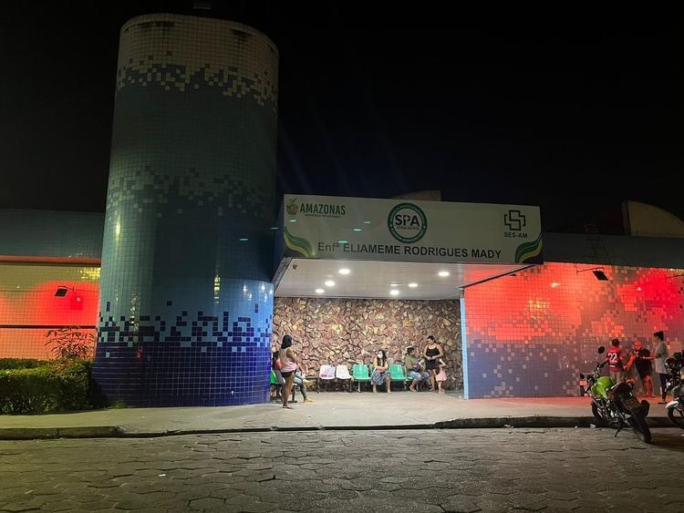 Criminosos armados invadem SPA com corpo de jovem baleado em Manaus