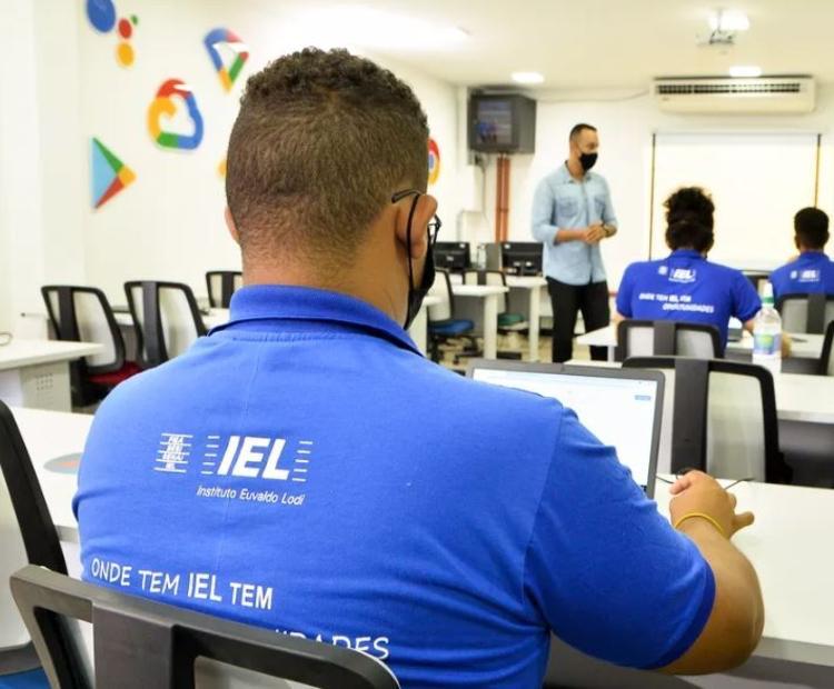 IEL oferta 64 vagas de estágio para acadêmicos e universitários em Manaus