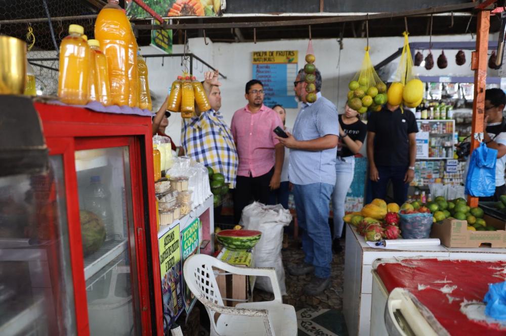 Prefeitura de Manaus anuncia reforma na feira do Viver Melhor e construção de novo espaço para feirantes do Mutirão