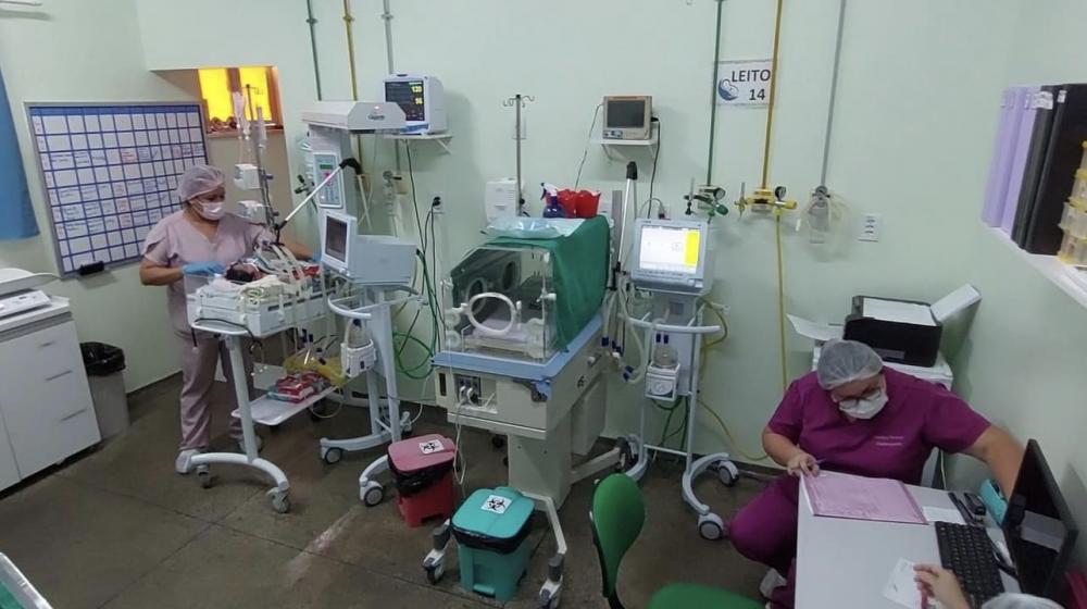 Mulher dá entrada em hospital e descobre que estava grávida de gêmeos em Parintins