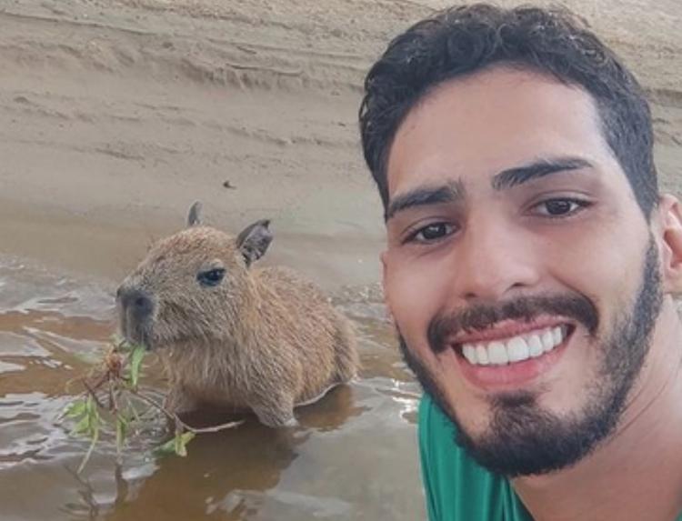 Influencer amazonense é multado pelo Ibama e capivara Filó será recolhida